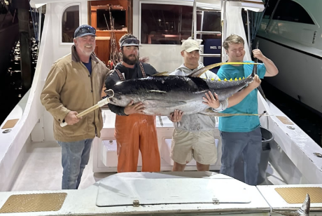 Explore Our 42′ Buddy Davis Sportfishing Boat for a Dream Destin Charter